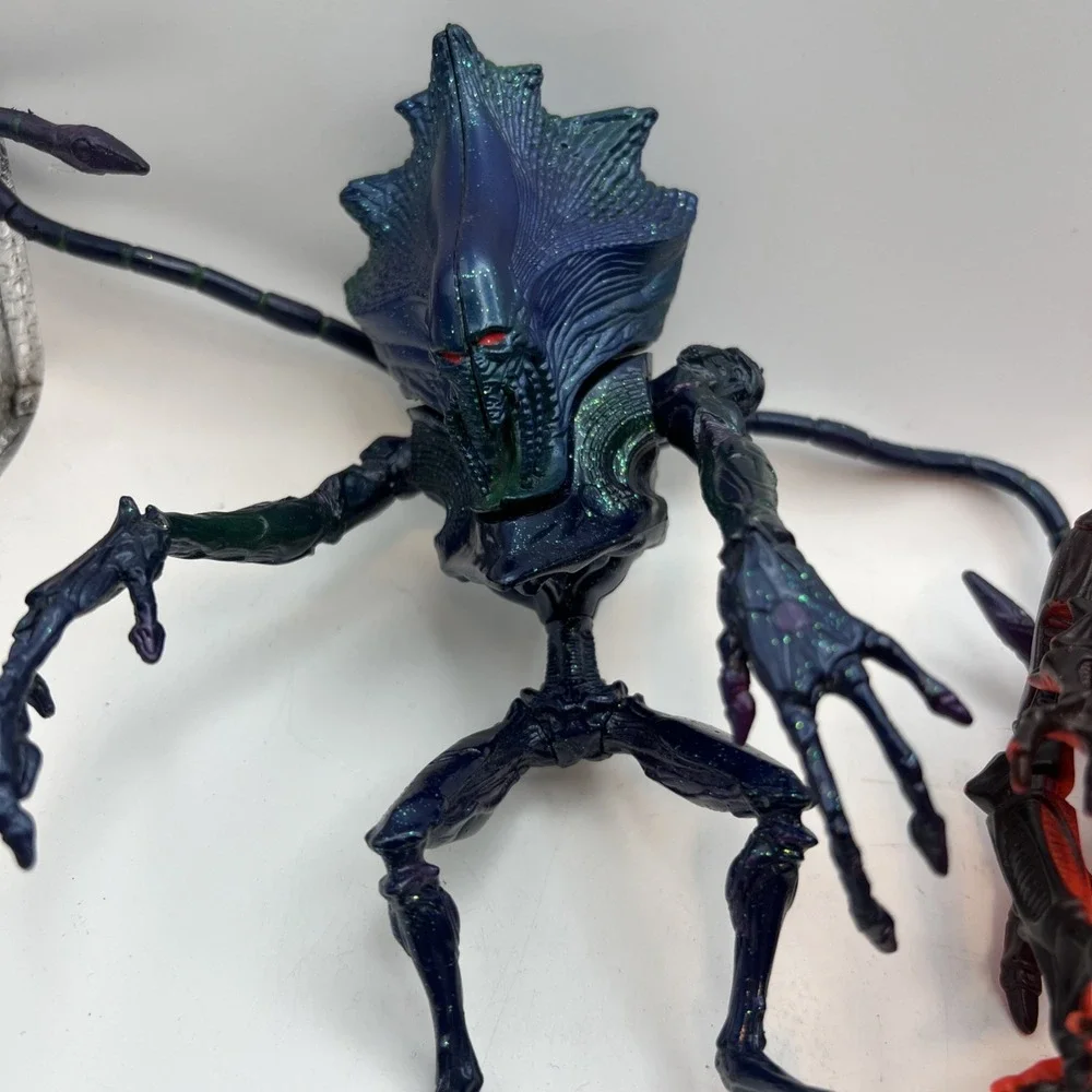 Alien Action Figures Set of 3 in Assorted Colors